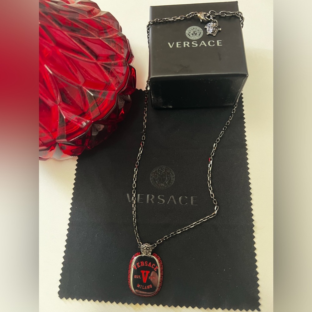 Versace necklace - Picture 2 of 5